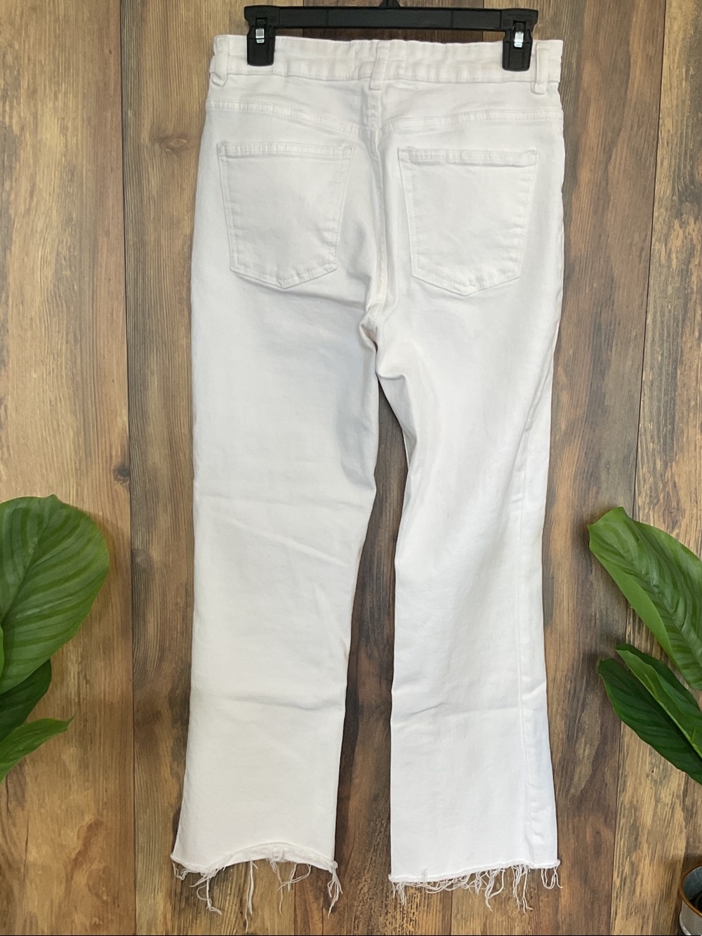 Zara Off-White Cropped High Rise Frayed Hem Jeans 6       170B